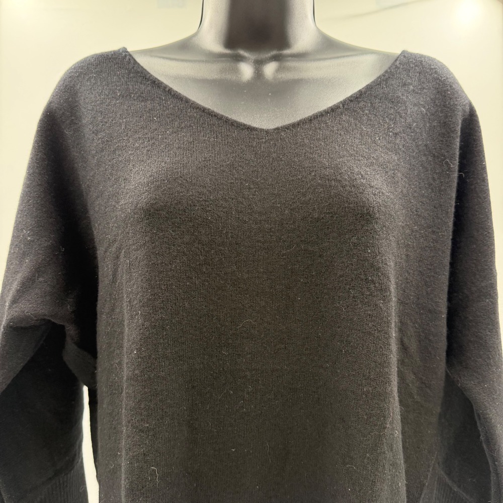 Liny Xin Black 100% Superfine Merino Wool V-Neck Relaxed Fit Sweater‎ Small NEW